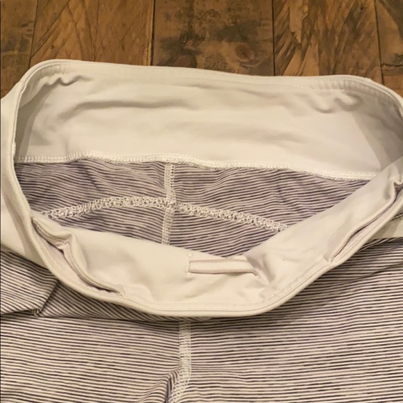 Lululemon gray/white stripe Capri size 4 - Picture 4 of 16